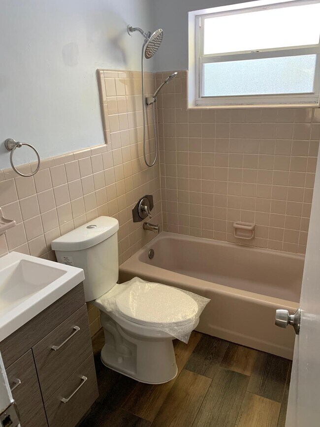 BATHROOM - 635 SW 14th Terrace