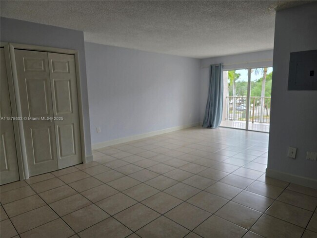 Foto del edificio - 15221 SW 80th St