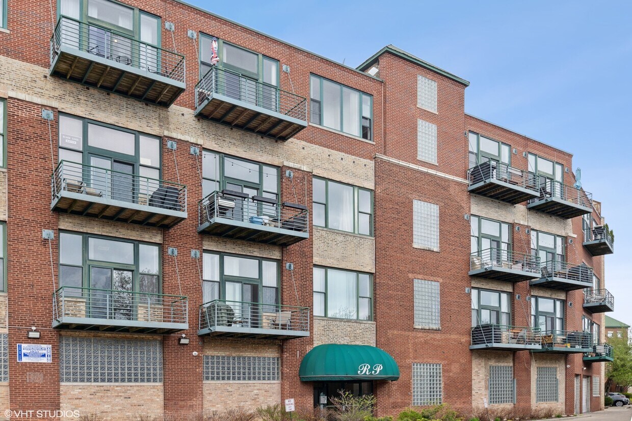 Primary Photo - 2222 W Diversey Ave