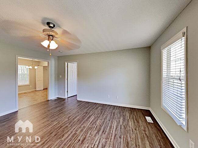 Building Photo - 158 Red Oak Dr