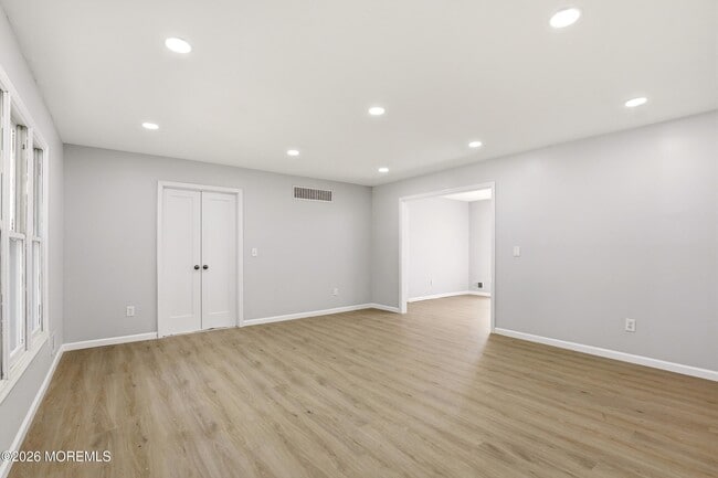 Foto del edificio - 1006 Morris Ave