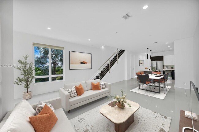 Foto del edificio - 6310 NW 103rd Pl