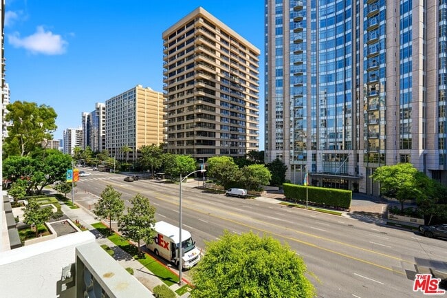 Building Photo - 10787 Wilshire Blvd