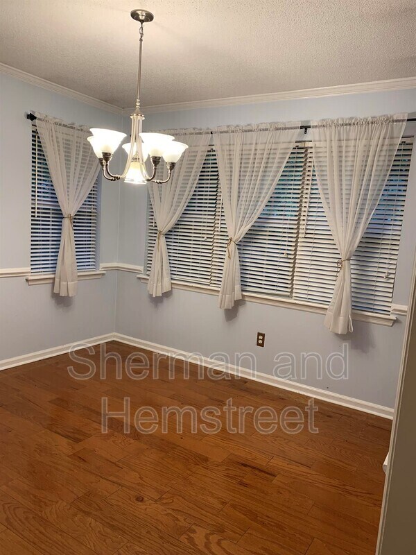 Foto del edificio - 686 Belmont Ct