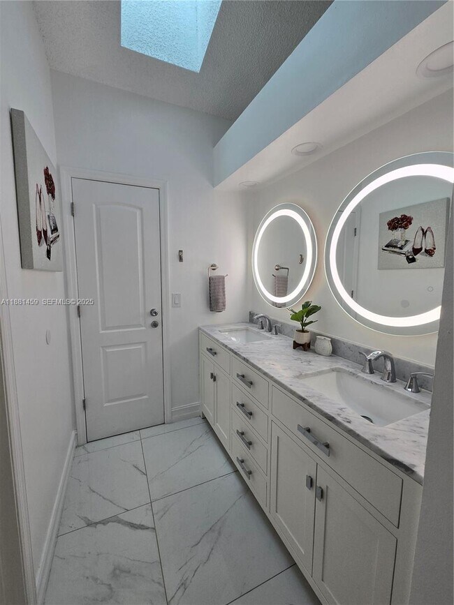 Foto del edificio - 1445 Avleigh Cir