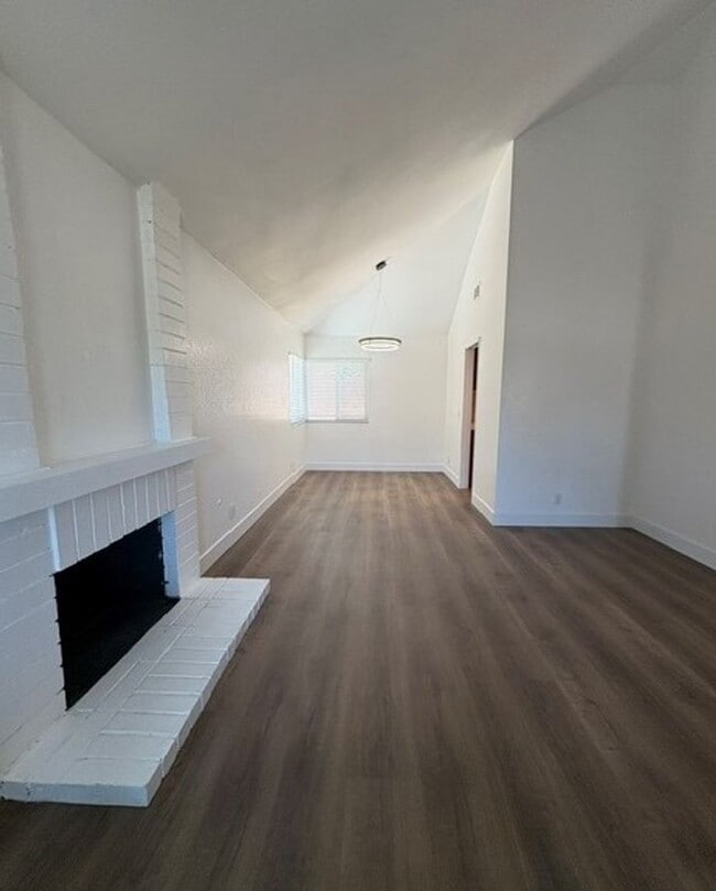 Building Photo - 514 Avenida Presidio