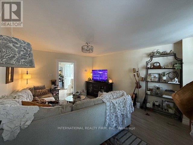 Building Photo - 197 Division St