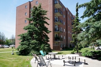 Building Photo - 267 Cataraqui Ridge