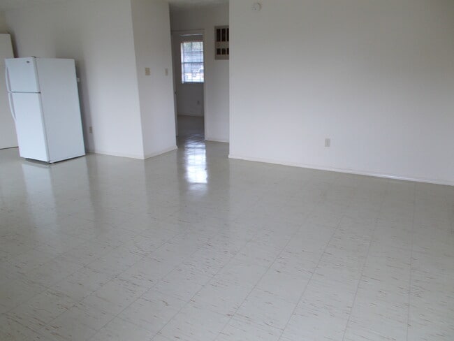 Building Photo - 109 Upsilon St