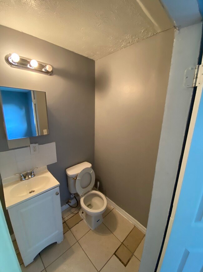 Building Photo - 8422 N 16th St