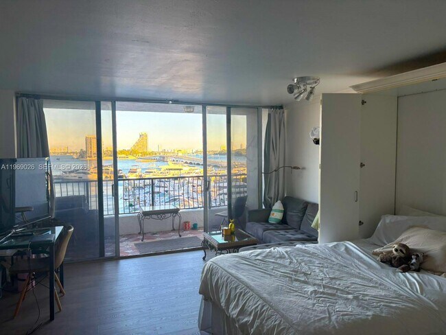 Building Photo - 555 NE 15th St