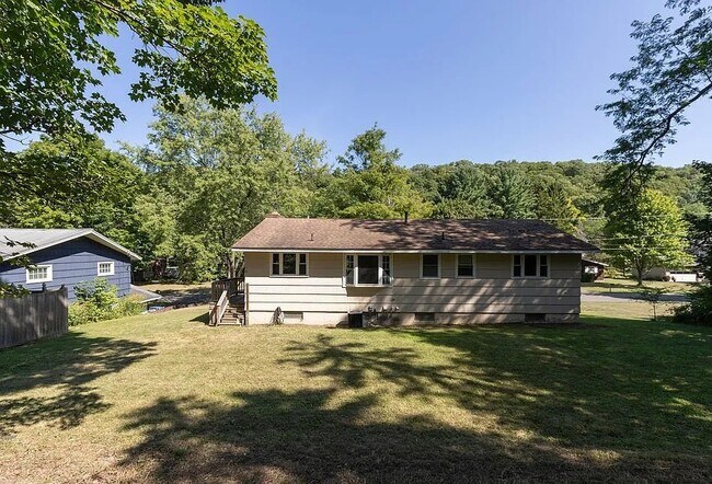 Foto del edificio - 115 Margo Ln