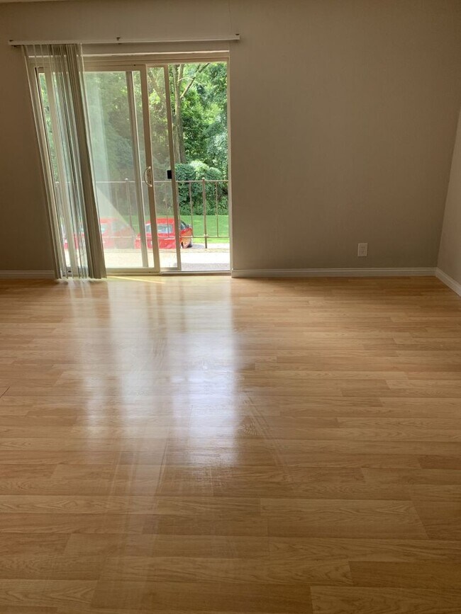 Foto del edificio - 551 Lowell Ave