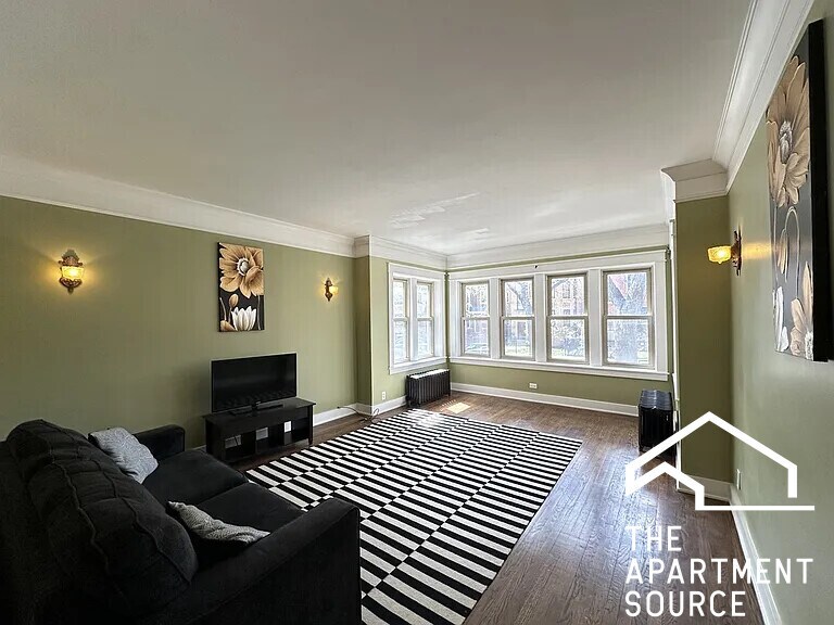 Foto principal - 5023 N Ridgeway Ave