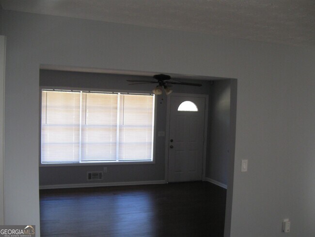 Foto del edificio - 210 E Richardson St