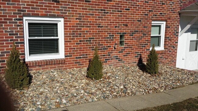 Building Photo - Duplex