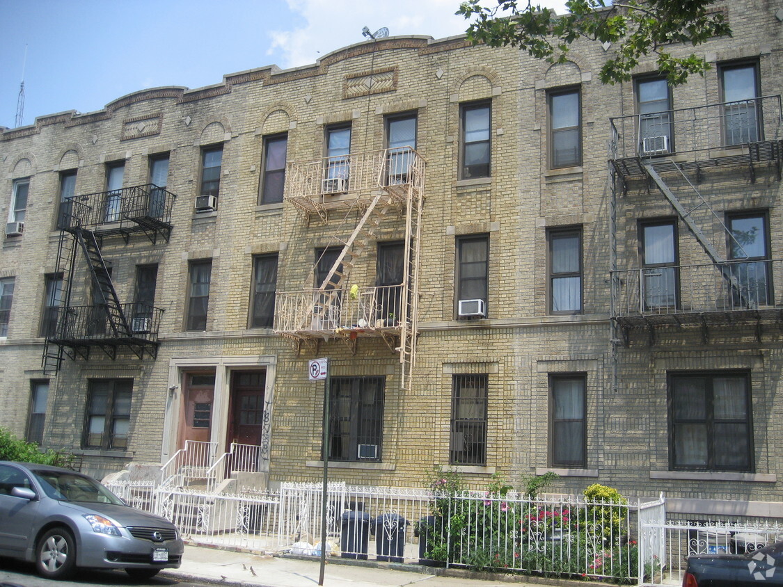 Building Photo - 1411 35th St