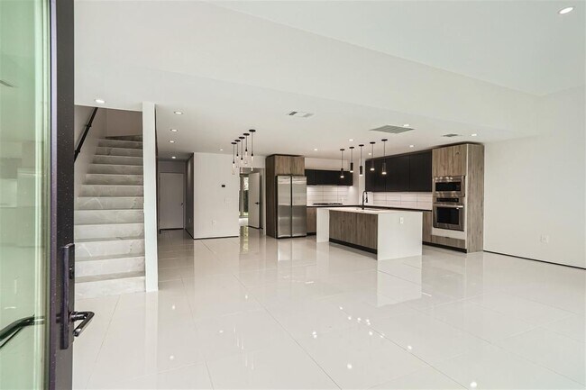 Foto del edificio - 2203 Walsh Tarlton Ln