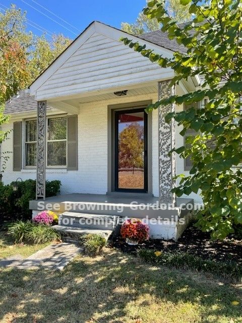 Primary Photo - Adorable duplex located in a convenient lo...