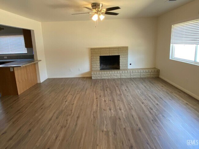 Building Photo - 3805 Phaffle Dr