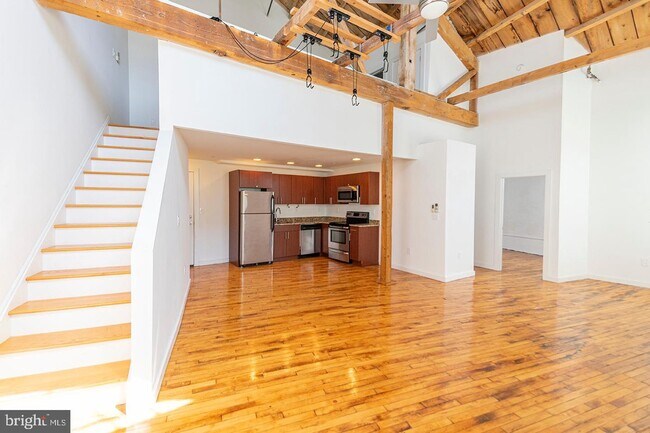 Building Photo - 4 Leverington Ave