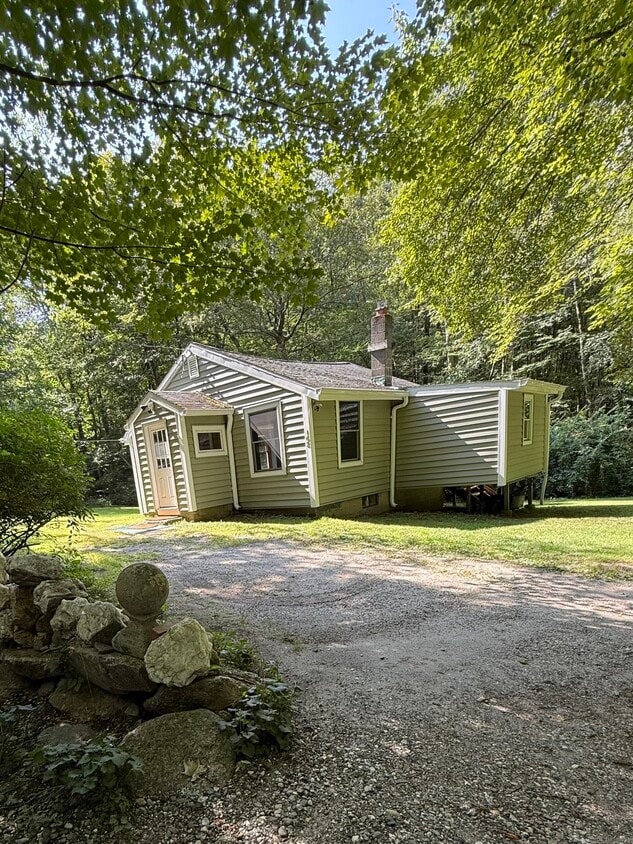 Primary Photo - 162 Berkshire Rd