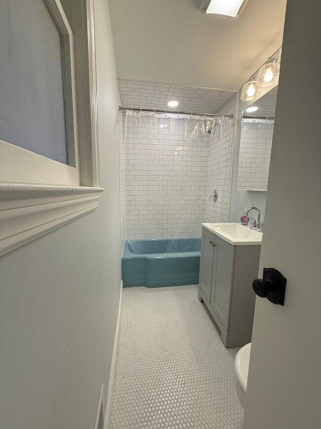 Full bathroom - 69 Arnold Ter