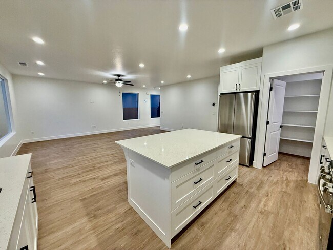 Building Photo - Beautiful Home in Desert Canyons Neighborhood