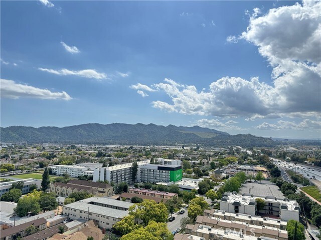 Foto del edificio - 345 Pioneer Dr