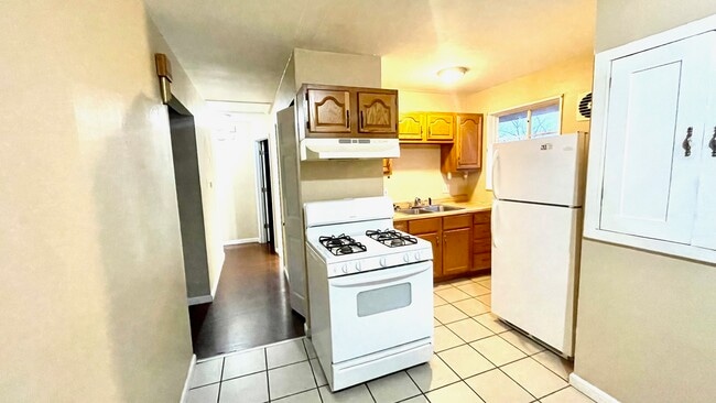 Building Photo - 7727 Paddington Dr