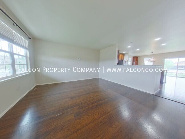 Foto del edificio - 7973 Buckeye Tree Ln