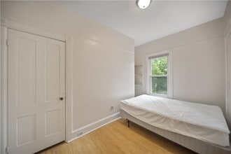 Building Photo - 921 E State St