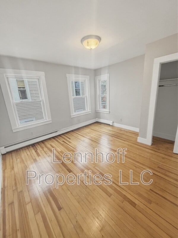 Foto del edificio - 130 S Elm St