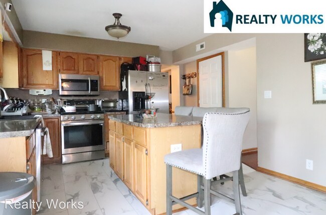 Building Photo - 4 br, 3.5 bath House - 7732 Rutledge Avenue