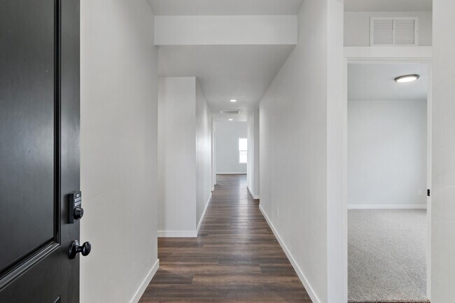 Foto del edificio - 3117 S Old Farm Ave