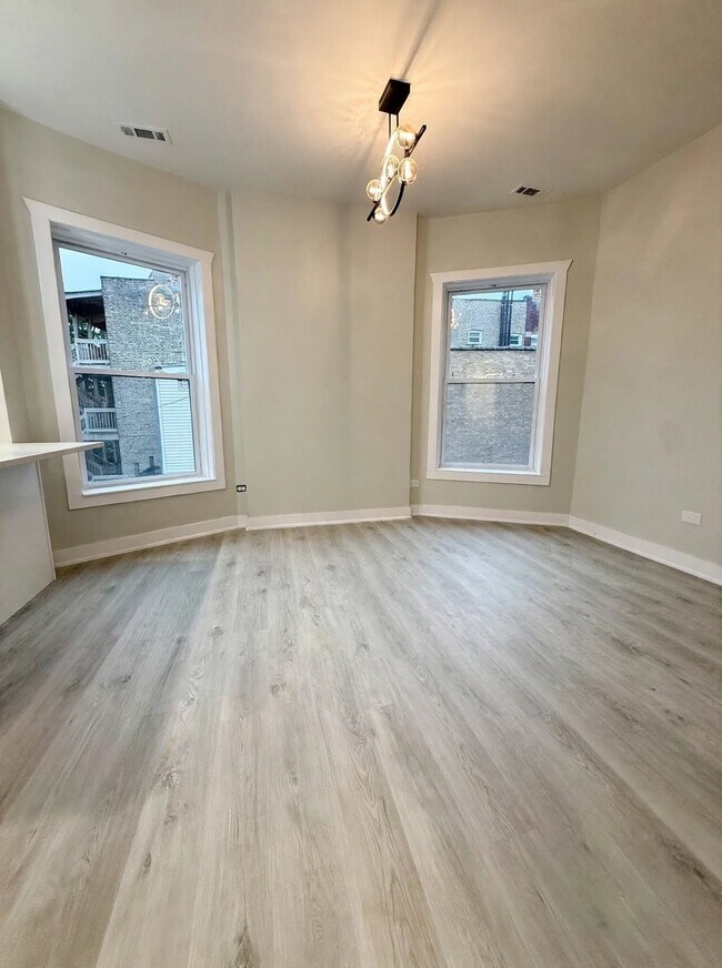 Foto del edificio - 6039 S Eberhart Ave