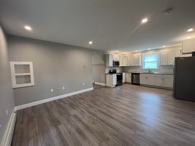 Building Photo - 43 Mascoma St