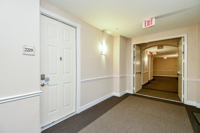 Building Photo - 7575 Kirby Dr