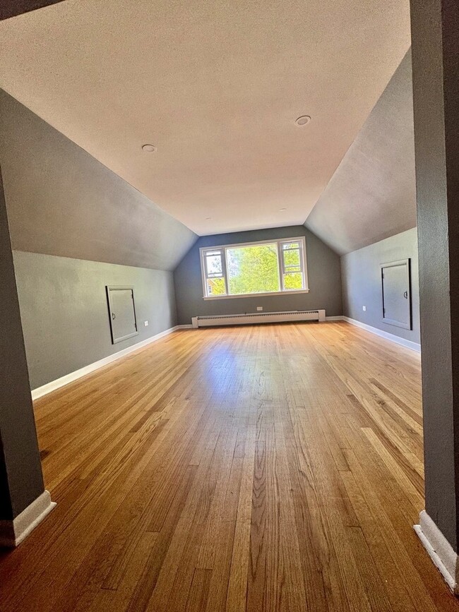Building Photo - 4736 S Tripp Ave