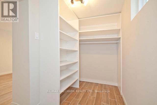 Photo du bâtiment - 102 Robinson Ave