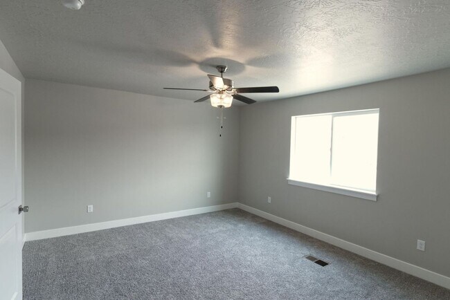 Foto del edificio - Brand New 3 bedroom Townhome In Cedar City...