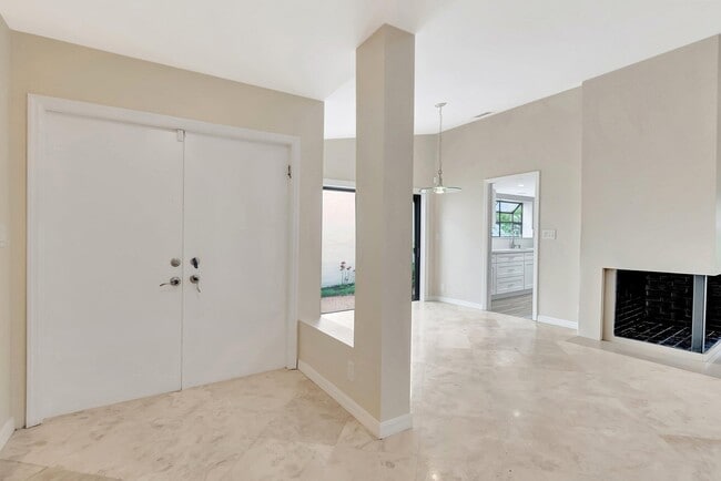Building Photo - 6740 Lago Vista Terrace