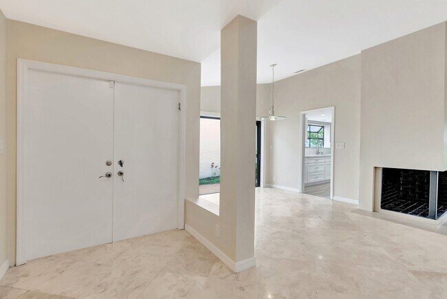 Foto del edificio - 6740 Lago Vista Terrace