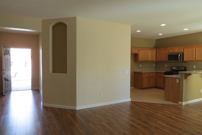 Building Photo - 422 Corona Ct