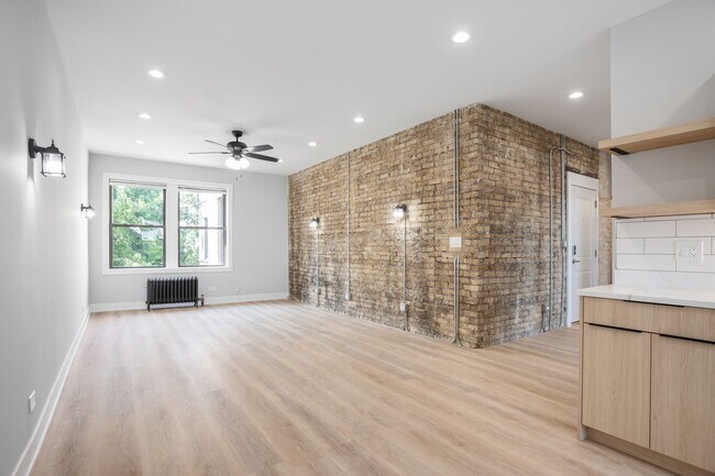 Foto del edificio - 7503 N Eastlake Ter