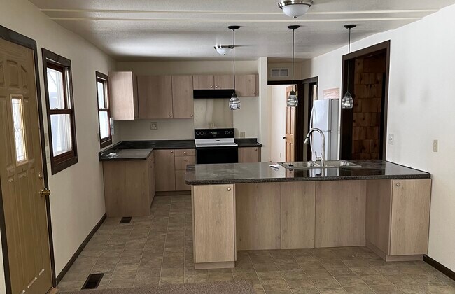 Foto del edificio - 908 Maple Grove St