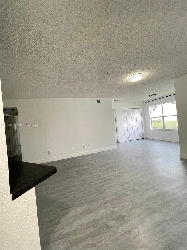 Foto del edificio - 12400 Vista Isles Dr