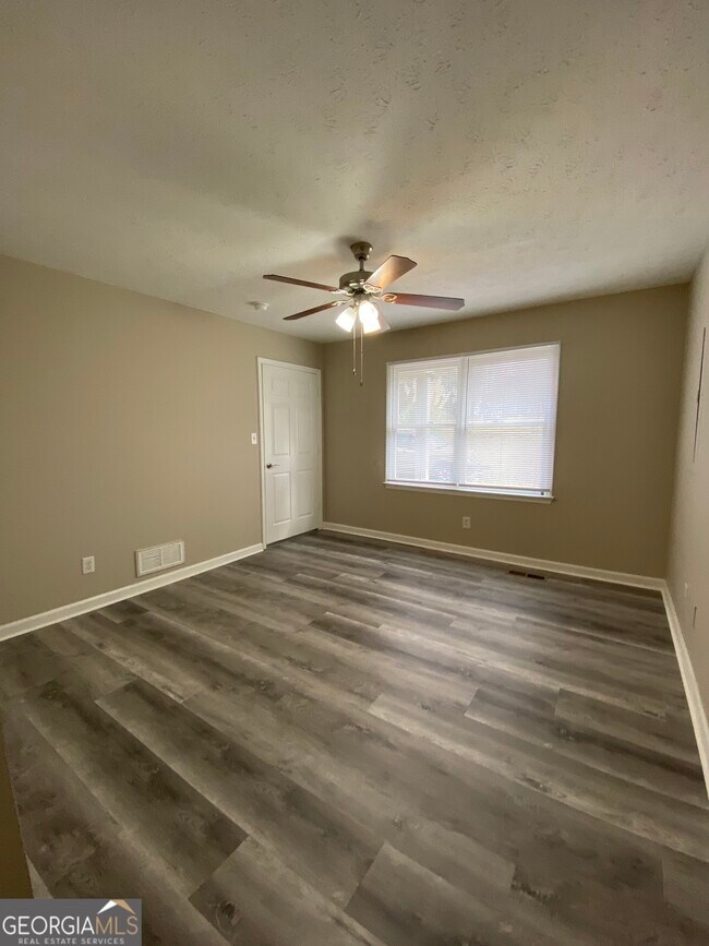 Building Photo - 338 Whitehead Rd