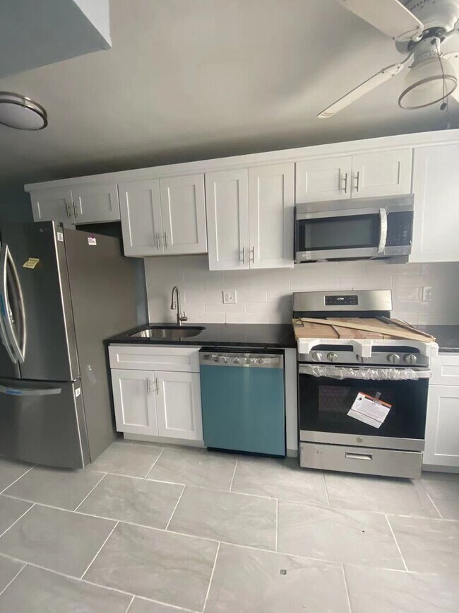 Foto del edificio - 3 Bedroom and 1 bathroom Row House Availab...