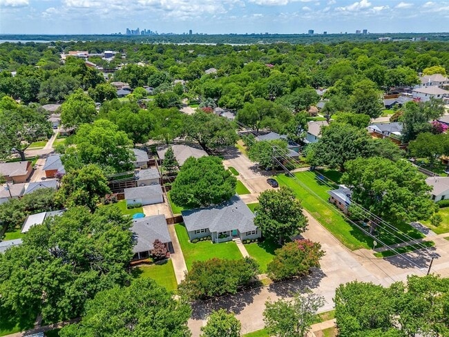 Photo - 603 Bondstone Dr House